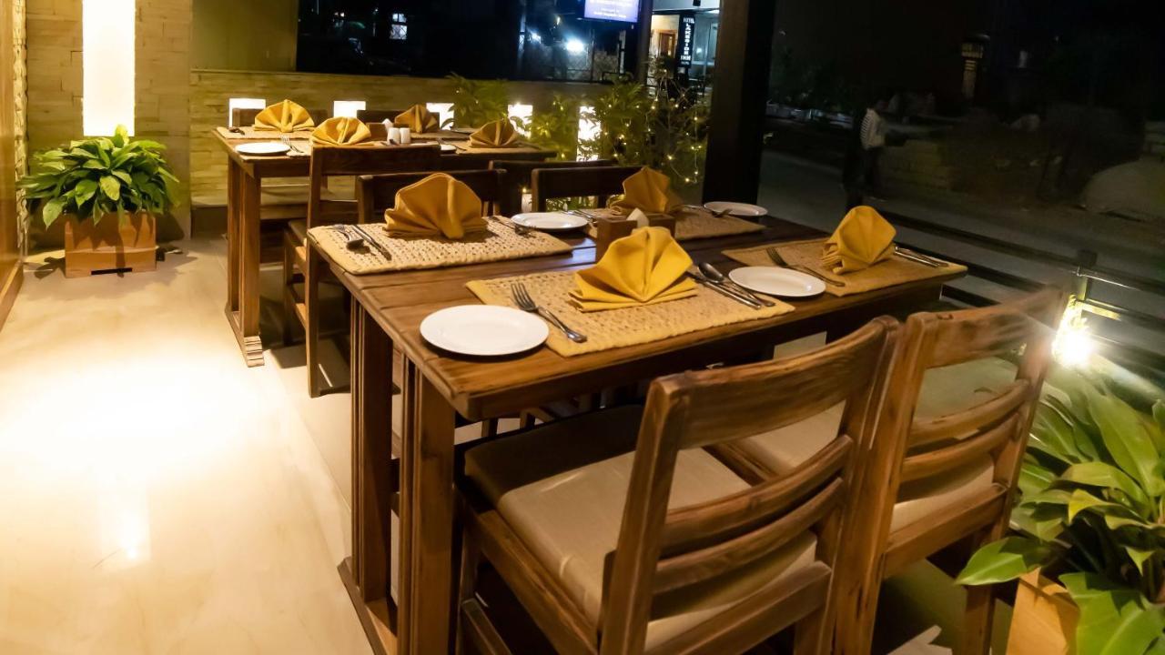 Aabas Pokhara By Barahi Hospitality Hotel Exterior foto