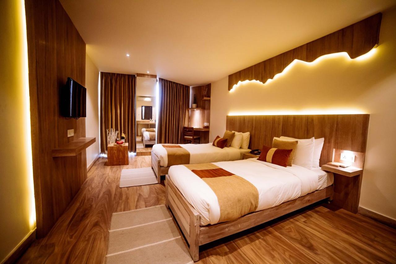 Aabas Pokhara By Barahi Hospitality Hotel Exterior foto