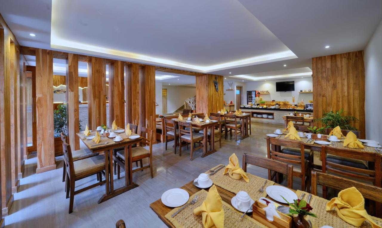 Aabas Pokhara By Barahi Hospitality Hotel Exterior foto