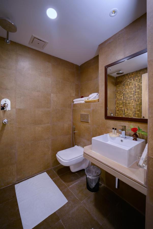 Aabas Pokhara By Barahi Hospitality Hotel Exterior foto