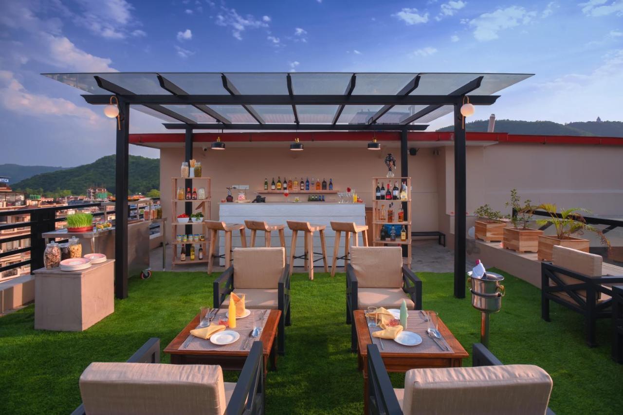 Aabas Pokhara By Barahi Hospitality Hotel Exterior foto