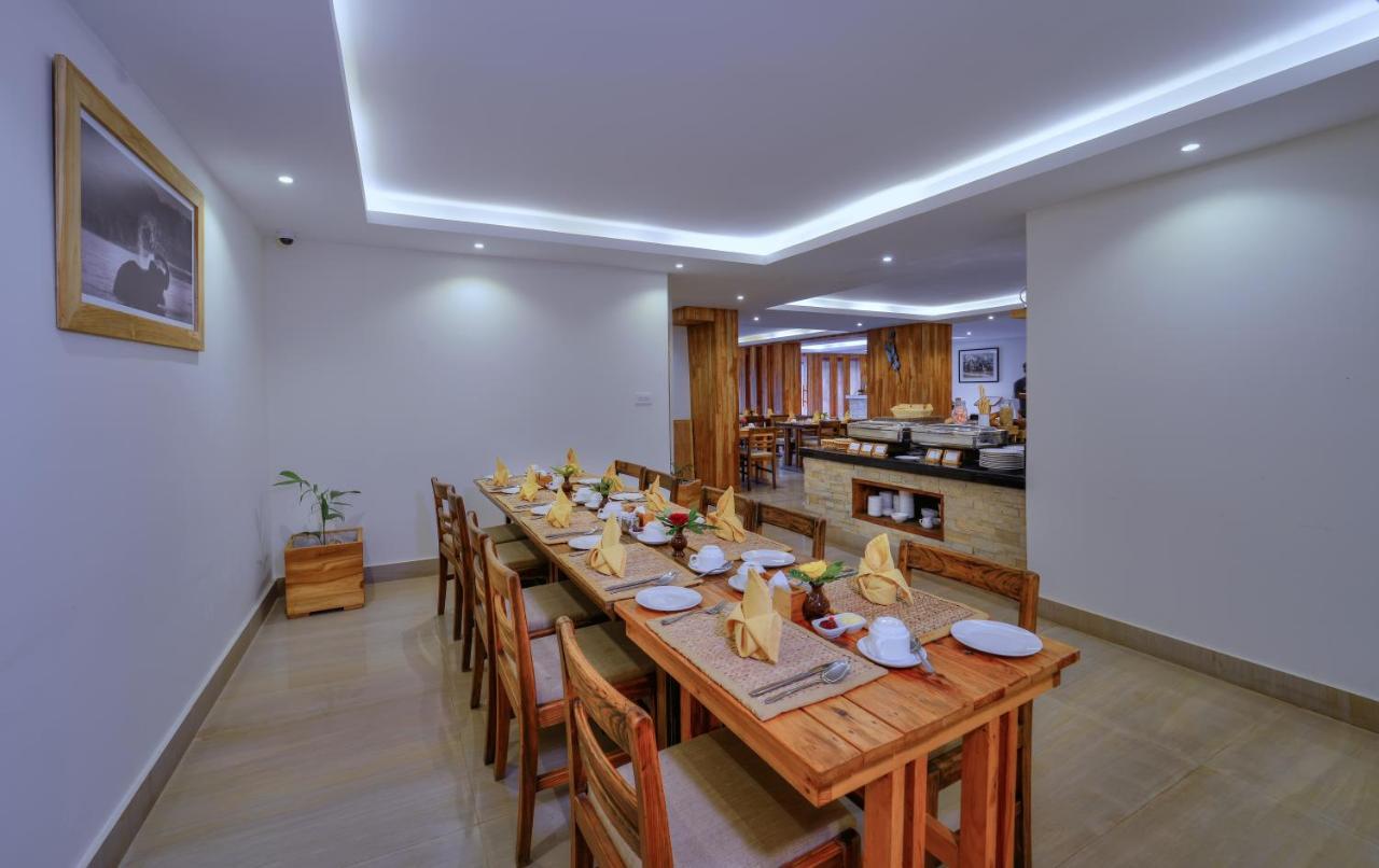 Aabas Pokhara By Barahi Hospitality Hotel Exterior foto