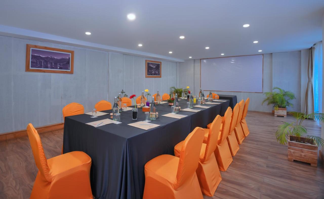 Aabas Pokhara By Barahi Hospitality Hotel Exterior foto