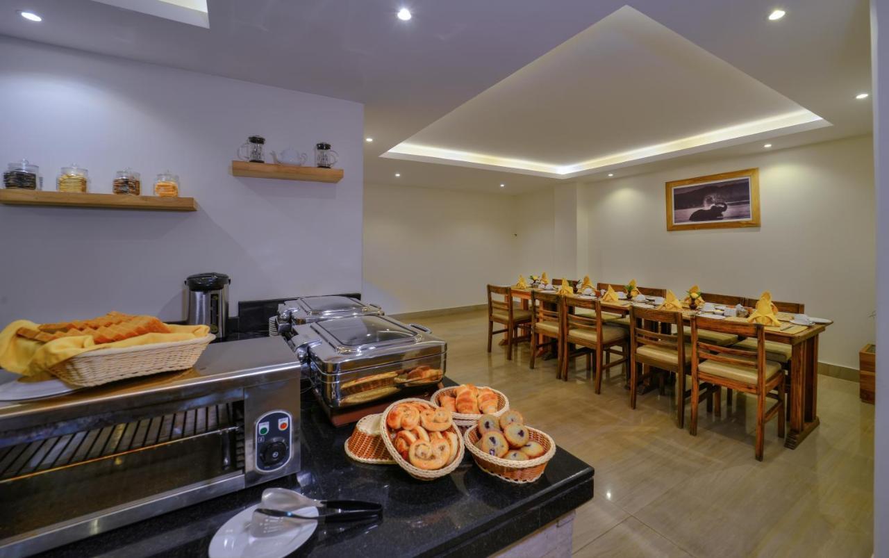 Aabas Pokhara By Barahi Hospitality Hotel Exterior foto