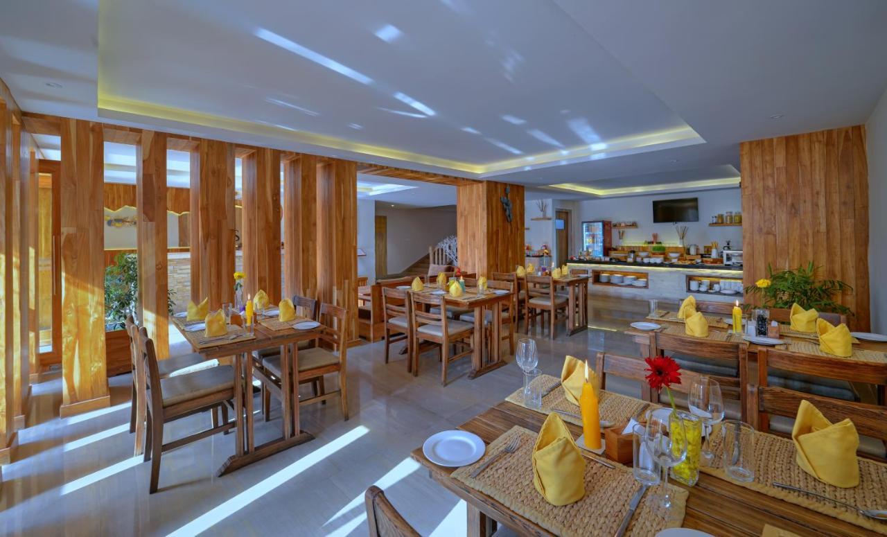 Aabas Pokhara By Barahi Hospitality Hotel Exterior foto